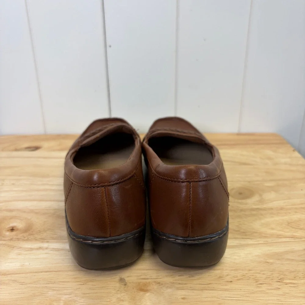 Clarks Collection Minimalist Leather Loafers Women Size 10 Preppy Office Comfy